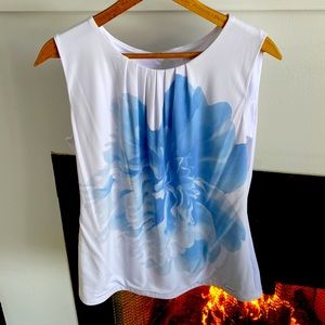 Beautiful Calvin Klein flower top in size large. Was fully dry, cleaned